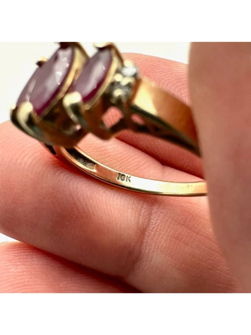 10K Gold this exquisite